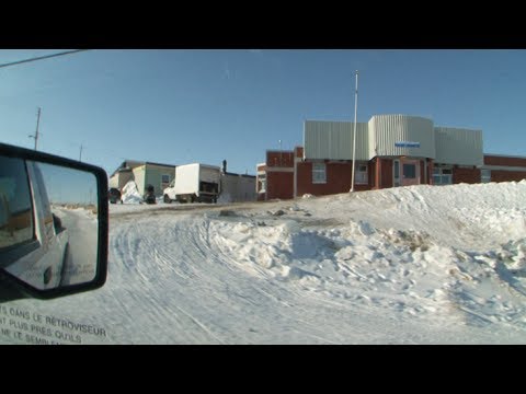 Airport transfer by off-road vehicle to Clyde River- Sam Ford Fiord 2010 expedition