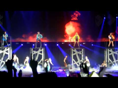 [Fancam] 2NE1 - I Am The Best (New Evolution Global Tour Singapore 2012)