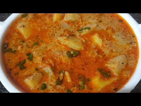 Perfect aloo kurma for puri/chapathi in pressure coocker/potato kurma/Aloo kurma/aloo masala curry