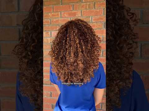 Golden copper highlights on curly hair #curlyhaircare #curlyhairroutine #curlspecialist