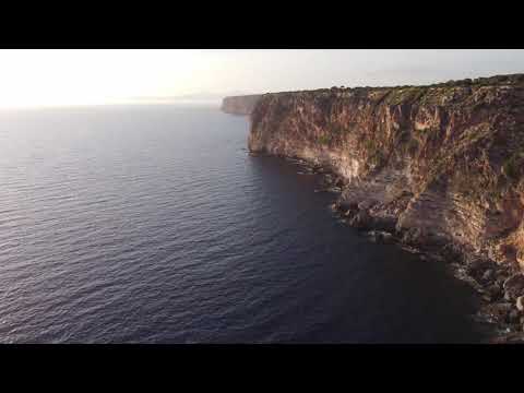 Mirador Penya Segats Mallorca Steilküste - Sonnenuntergang Drohnen Video 4K