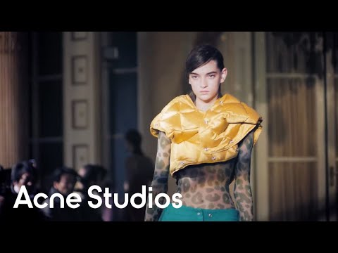 Acne Studios Women’s Fall/Winter 2016 show