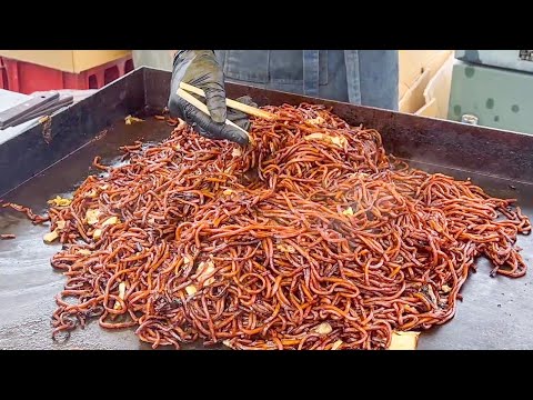 japanese street food - black yakisoba 焼きそば