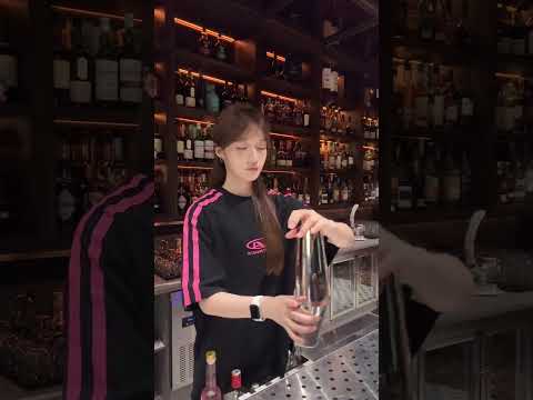 炸壶小技巧 clover club用新鲜覆盆子糖浆,太好喝啦调酒 鸡尾酒 调酒师 微醺时刻