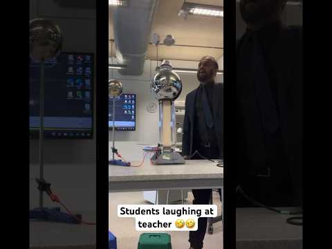 Teacher failed Van de Graaff generator 🤣 #teacher #physics #funny #school #science #students #fun