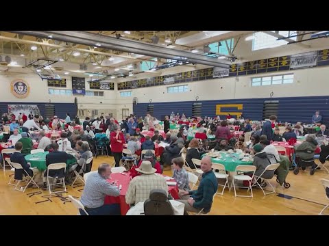 'A tradition that's here to stay': Delaware high school students serve up Christmas meals