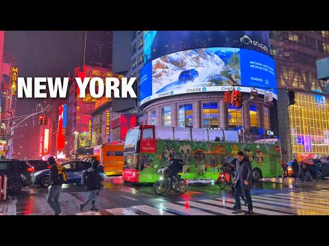 New York City LIVE Rainy Manhattan Christmas Walk 2024 on Wednesday (December 11, 2024)