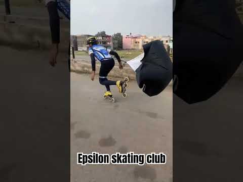 मेरी जिंदगी में ये चल रहा है 😶 #skating #reaction #raipur #vairal #balurghat #figureskating #jump