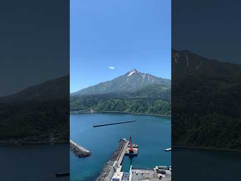 北海道の利尻島は全方位から利尻富士を見ることができ周辺の海もめちゃくちゃ綺麗🌊