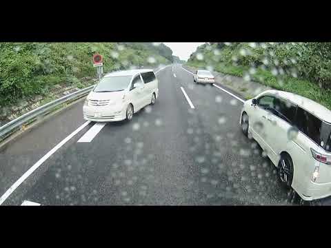 DR ドライブレコーダー  危険運転！高速道路本線でUターン逆走 決定的瞬間  事故 日本