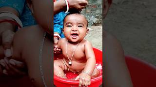 New born baby bathing 😍|| cute baby bathing 😘🥰❤️|| #shorts #babybathing #newbornbaby