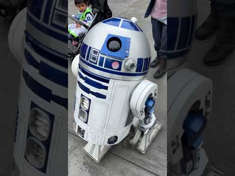 R2D2 in Batuu #starwars #disneyland #galaxysedge