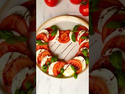 Would you try this Caprese Heart? So easy and delicious 🍅#shortsvideo