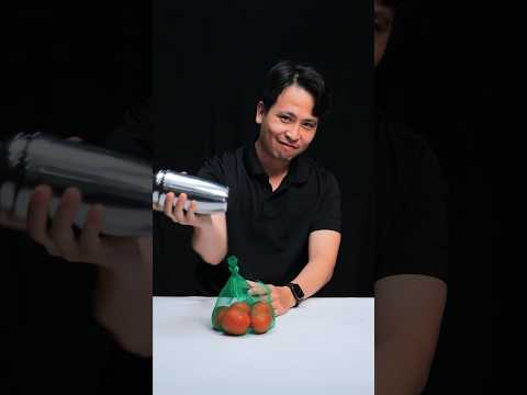 "Lightning fast" tomato slicing hack: Use a razor blade!