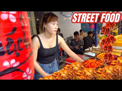 Must Try! Ho Chi Minh Street Food and Night Market // Vietnam Street Food tour 🇻🇳