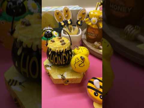 Let’s make a Honey Bee Riser for our Bee Decor! #fakebake #beeriser #peepthisyall