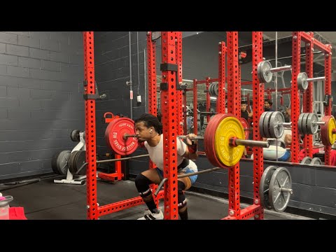 Squatting 441Lbs for Reps And Having An Intense Leg Day!