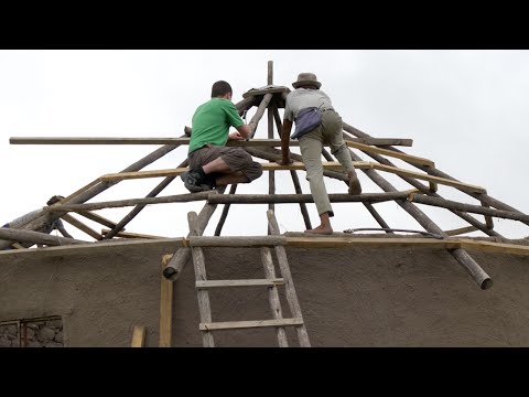 Helping to build a roof on a Xhosa house Vlog 7