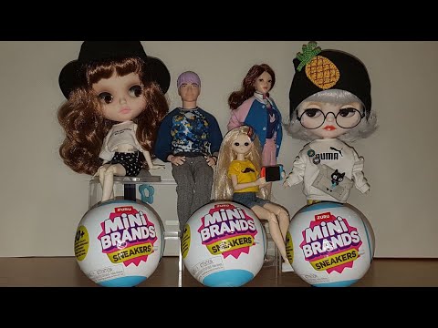 Opening Mini Brands Sneaker & Try On Dolls