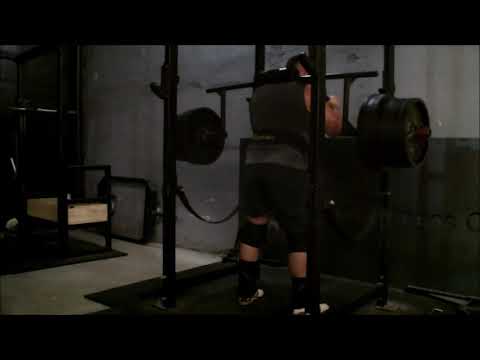 Lexington Plummer - 690 lbs (313 kgs) SSB Squat