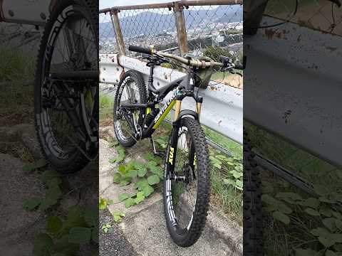 カーボンフルサスMTBの自慢し忘れ#santacruz #chriskinghubs #chriskingheadset #shimanoxtr #enve #カーボンmtb