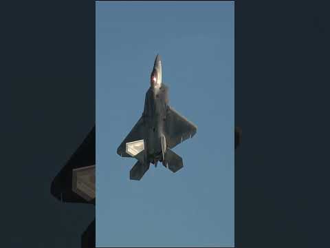 USAF F-22 Raptor Takeoff - EAA AirVenture 2023