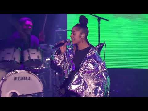 Ella Mai ~ "Shot Clock" (Live)