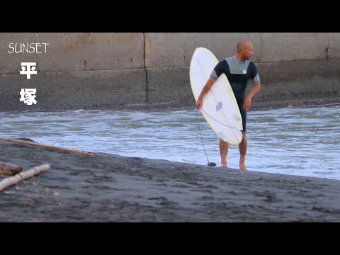 平塚ビーチの美しい夕日とサーフィン｜Sunset Surfing at Calm Hiratsuka Beach 🌅🏄‍♂️