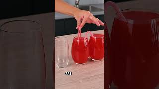 this genius woman knew how to divide the juice in 3 glasses 😲