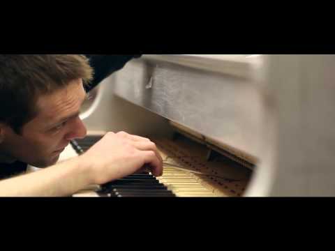 Luux.be - The making of de Goldfinch Crystal Piano