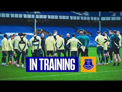 Toffees train at Goodison! 💪