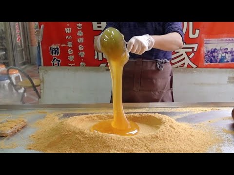 2 Famous Desserts in Taiwan Daxi Old Street /每日現做～老街必吃的古早味！(巨大拿破崙派、手工麥芽花生糖) -Taiwanese Street Food