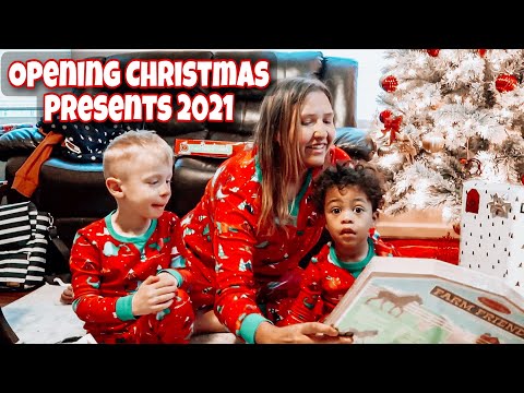 Christmas Morning 2021! Kids Opening Christmas Presents