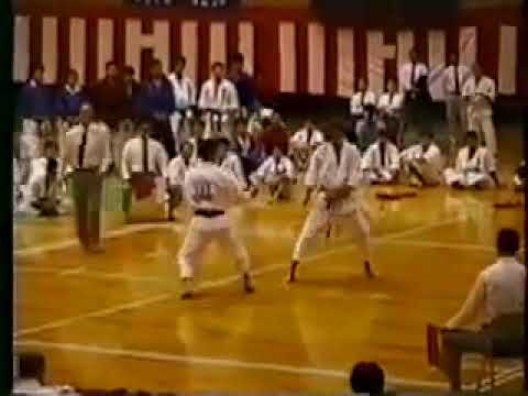 Richard Amos - kumite with Takashi Yamaguchi 1994 JKA All-Japan's final