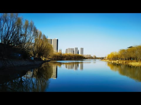 郑州西流湖通航夜游设想，美中有遗憾，湖水碧清天湛蓝，水面独缺一叶舟