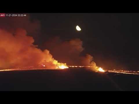 Nov 21, 2024: Moon Rising over Erupting Sundhnúkagígar Crater Row