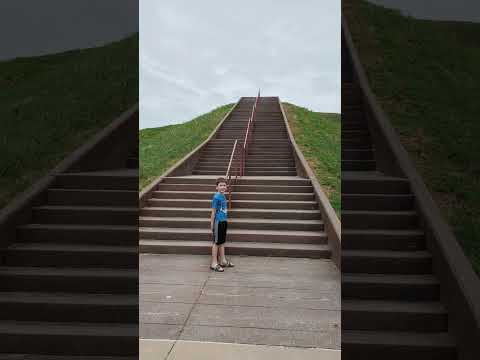 Hiking Cohokia Mounds in Missouri - State Park Visit