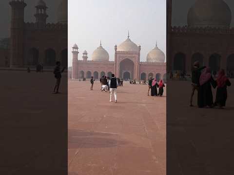 Badshahi Masjid Lahore #badshahimosque #minarepakistanlahore #lahore #trending #viralvideo