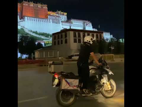 夜骑通过布达拉宫广场 Drive-through Potala Palace Square BMW R1200GS