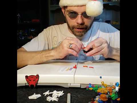 Lego Advent Day 10: Christmas Venom w/ Hotdog: 76293 Marvel Spider-Man: Blindbuilds