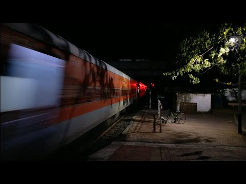 22943-Daund Junction Indore Express Skip Dahanu Road At Night View