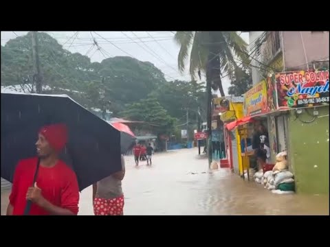 INUNDACIONES EN SOSUA , PUERTO PLATA POR LA CRECIDA DEL RÍO