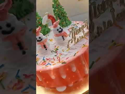 Christmas theme cake😍 #ytshorts #cake #Dreamycakehouse #cakeartist #themecake #viralcakevideo f