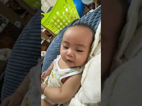 Gusto nya karga e pagod ang mommy. Japinay baby