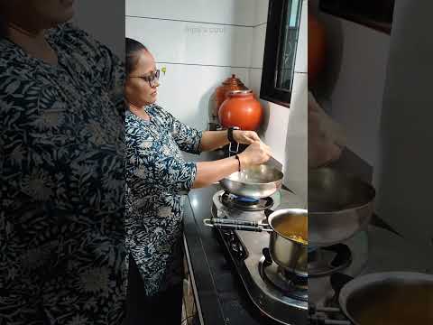 Aate ka halwa ya kada prasad!? What do you call this? Voice & caption :@Shreya_Agarwala