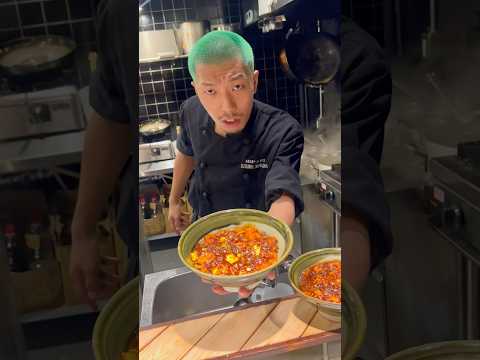 若大将の麻婆豆腐ラーメン！Young ramen master’s mapo tofu noodles!すするか、すすらんか。麻婆豆腐ラーメン専門店 大阪グルメ