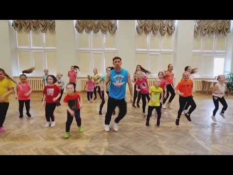 ZUMBA KIDS - Riton x Nightcrawlers - Friday ft. Mufasa