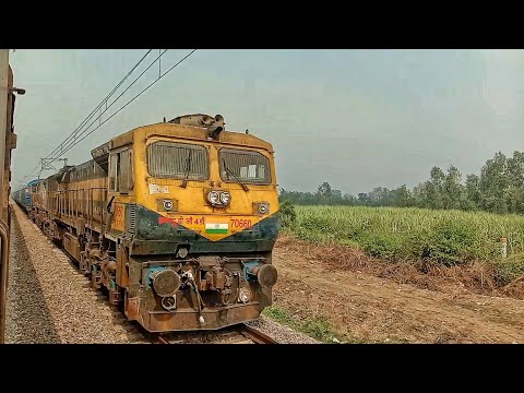 DOUBLE ALCO'S CHUGGING ACCELERATE | Wdg4d + Wdg4 High Speed Superfast Crossing#uniquetrainengines