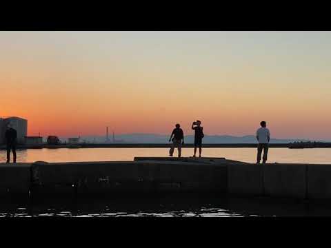 Hidden Japan   104   　 夕暮れに釣りを楽しむ  　  Fishing at dusk