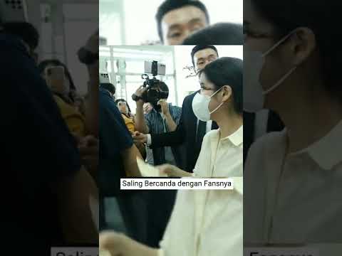 So friendly, 7 Moments of IU and Fans at the airport June 25, 2022